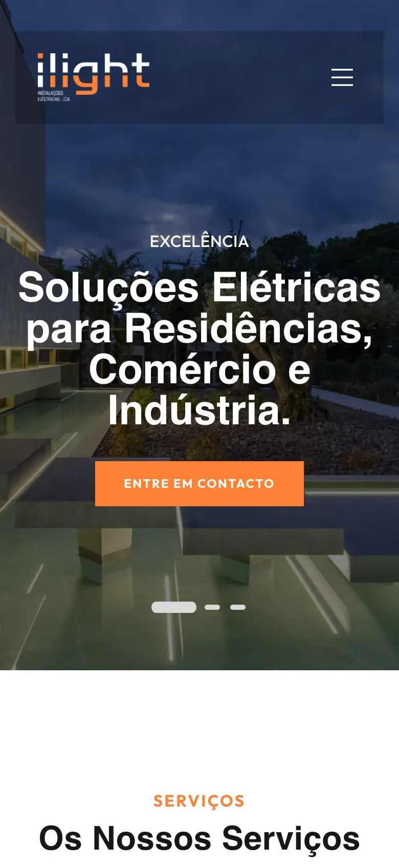 ILIGHT homepage with a modern house lit at dusk and the headline "Soluções Elétricas para Residências, Comércio e Indústria", on a phone